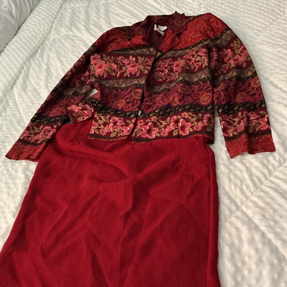 Women size 8 Suit for sale  is a two piece dark Red (Burgandy)